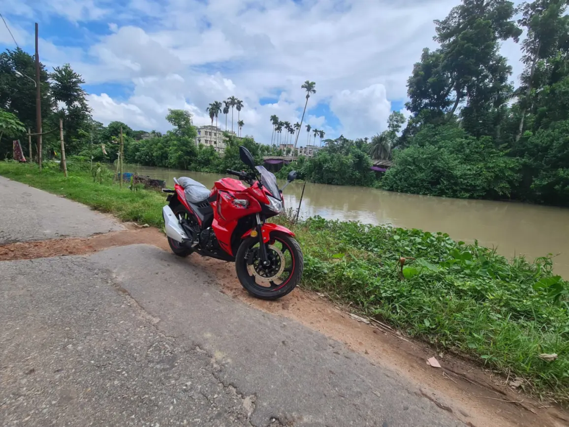 TVS Apache RTR 160 4V 2020, one-hand ride — photo 1