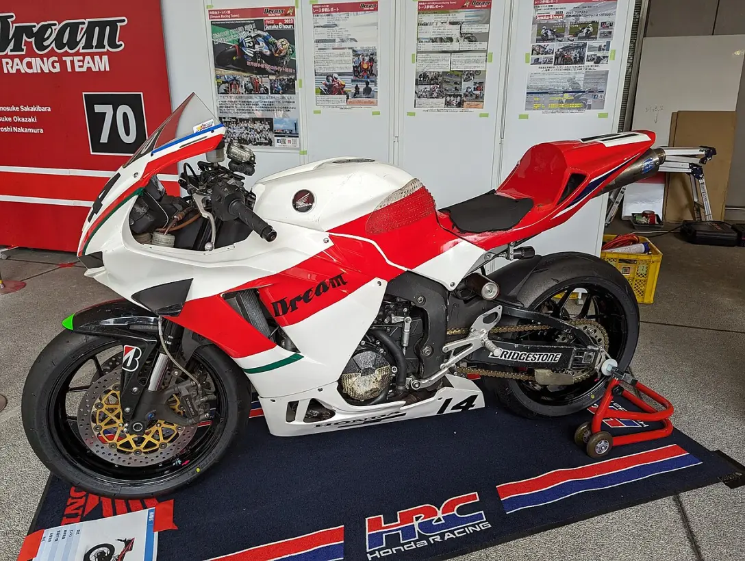 Yamaha R15 v3 2021, Indo, low mileage — photo 2